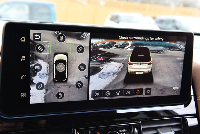 Nissan Pathfinder Vehicle Image 18