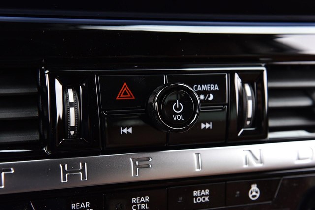 Nissan Pathfinder Vehicle Image 20