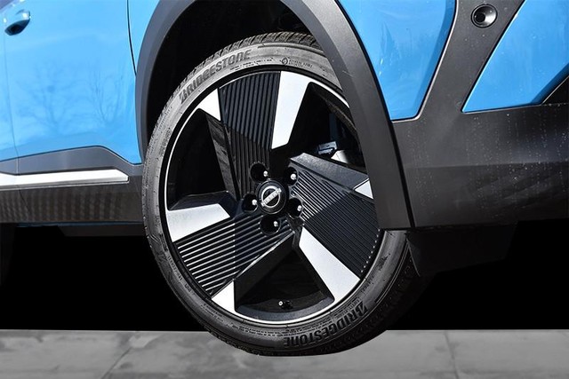 Nissan Kicks Vehicle Image 03