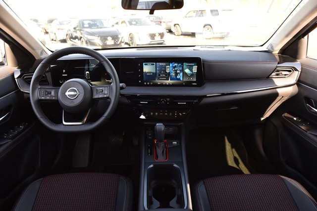 Nissan Kicks Vehicle Image 08