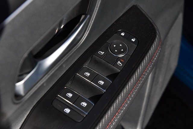 Nissan Kicks Vehicle Image 09