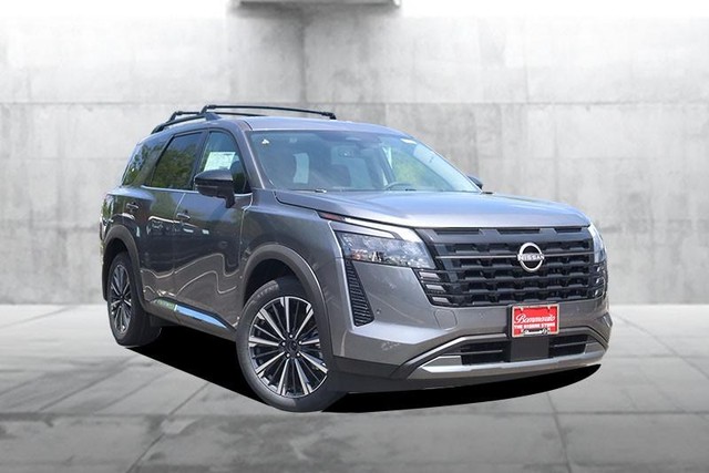 Nissan Pathfinder Vehicle Image 02
