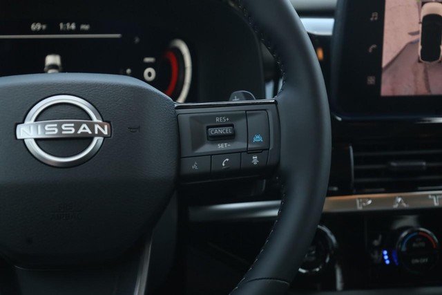 Nissan Pathfinder Vehicle Image 09