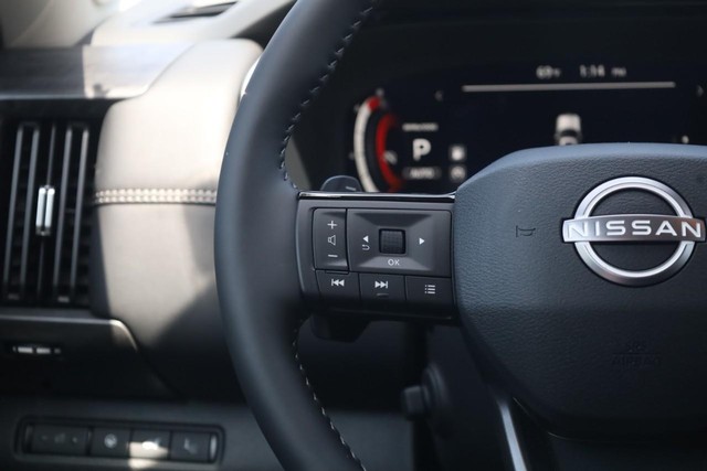 Nissan Pathfinder Vehicle Image 10