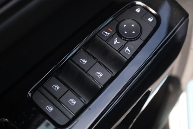 Nissan Pathfinder Vehicle Image 11