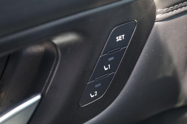 Nissan Pathfinder Vehicle Image 12