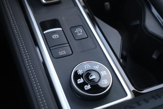 Nissan Pathfinder Vehicle Image 18
