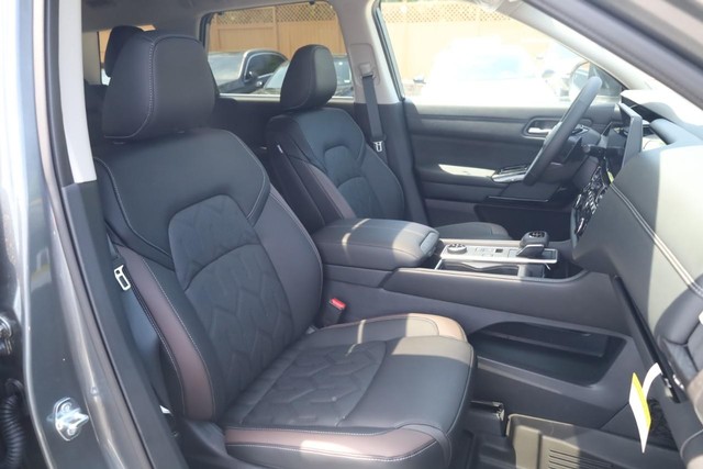 Nissan Pathfinder Vehicle Image 21