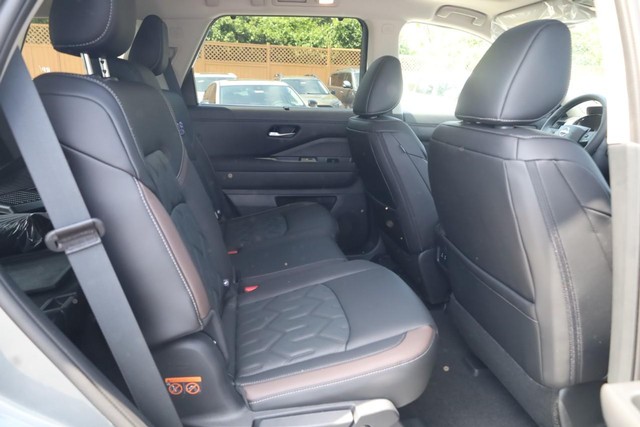Nissan Pathfinder Vehicle Image 22