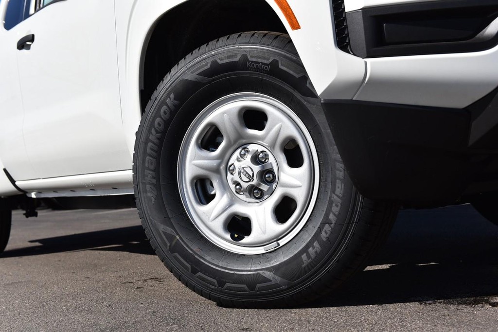 Nissan Frontier Vehicle Image 03