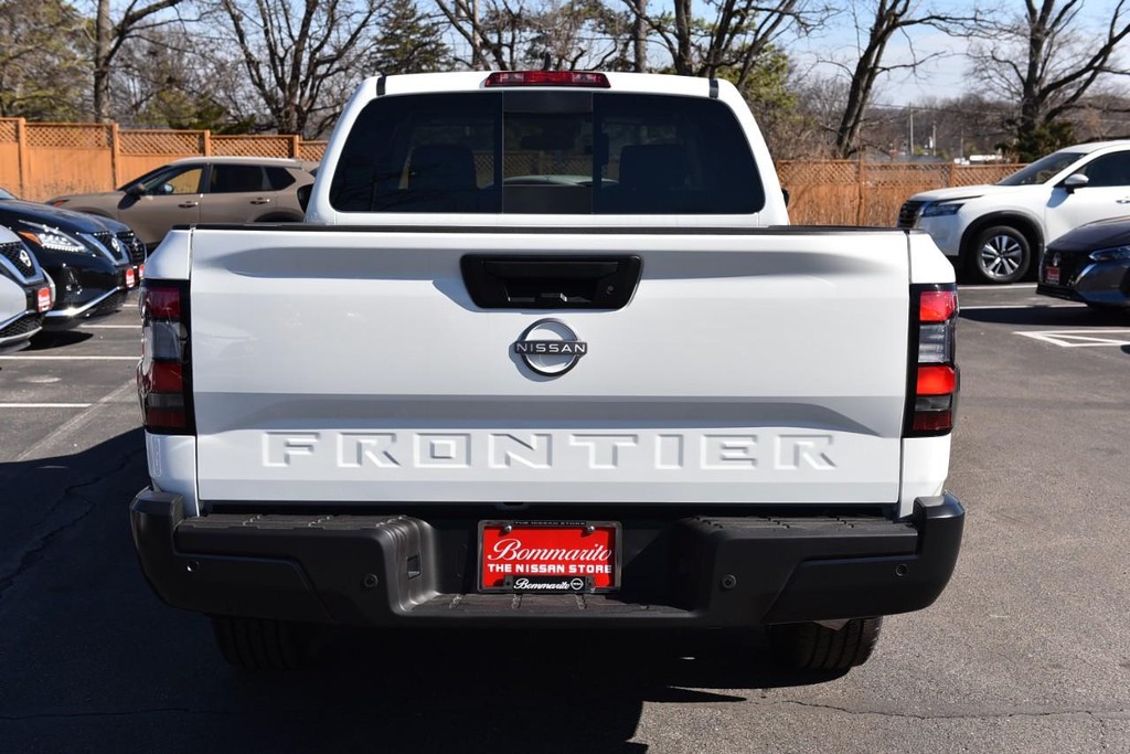 Nissan Frontier Vehicle Image 06