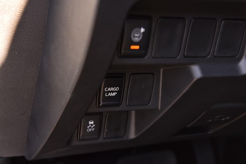 Nissan Frontier Vehicle Image 14