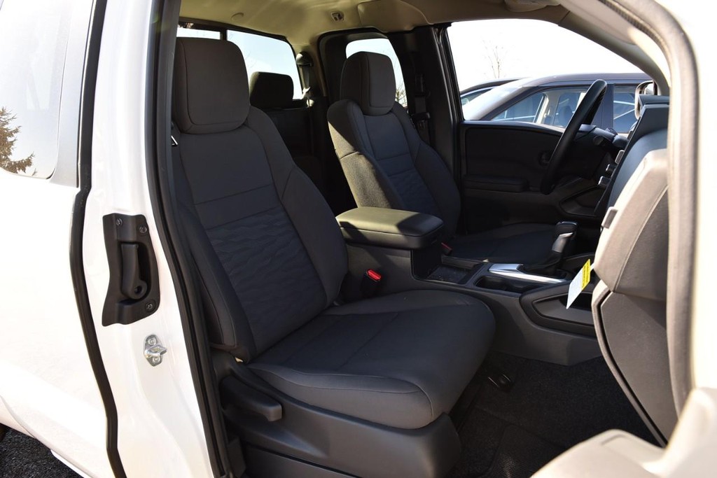 Nissan Frontier Vehicle Image 23