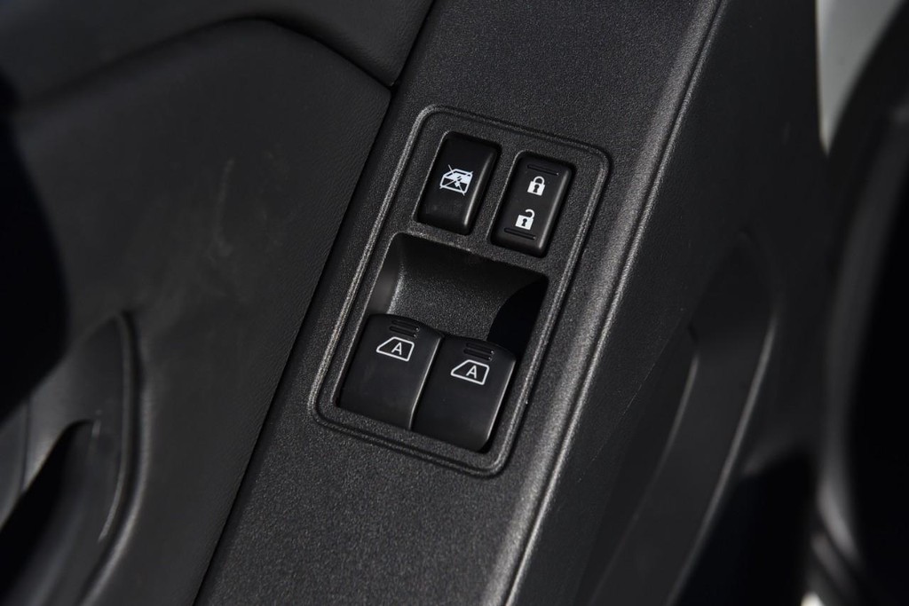 Nissan Frontier Vehicle Image 12