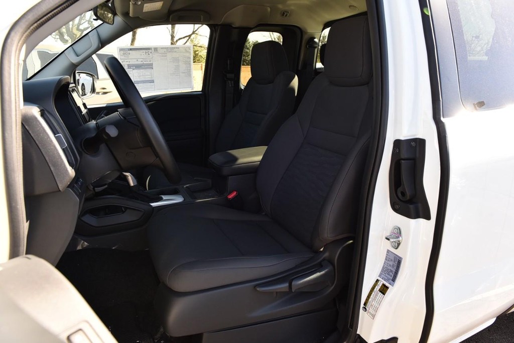 Nissan Frontier Vehicle Image 22