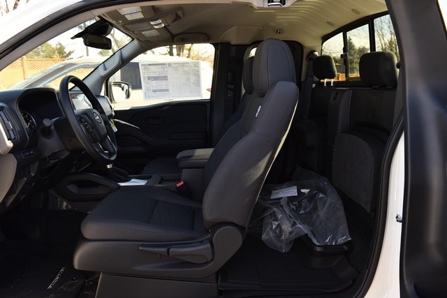 Nissan Frontier Vehicle Image 11