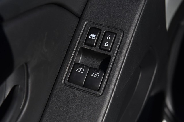 Nissan Frontier Vehicle Image 12