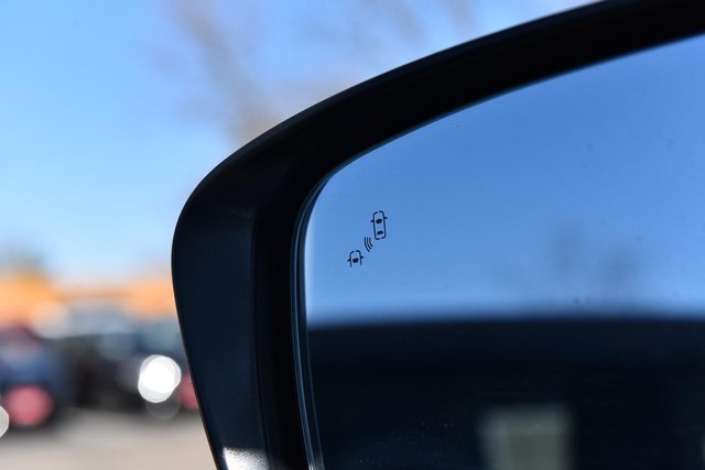 Nissan Frontier Vehicle Image 13