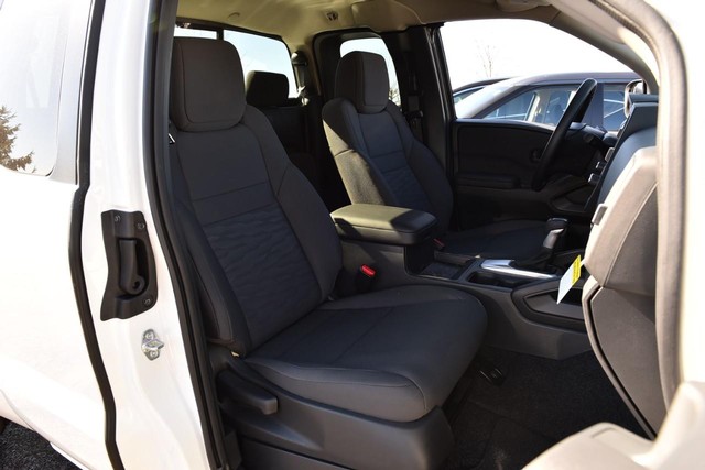 Nissan Frontier Vehicle Image 23