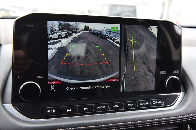 Nissan Rogue Vehicle Image 15