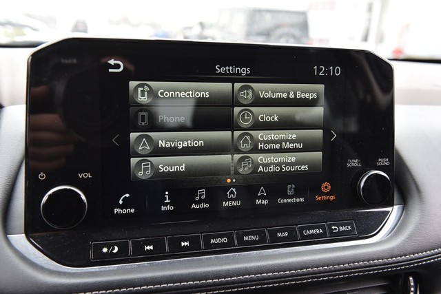 Nissan Rogue Vehicle Image 18