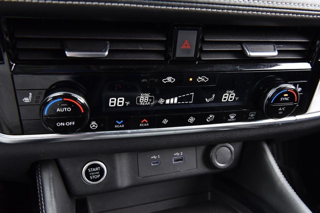 Nissan Rogue Vehicle Image 19