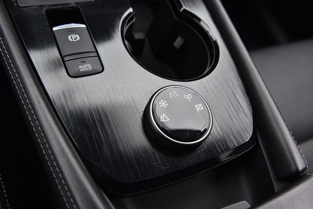 Nissan Rogue Vehicle Image 21