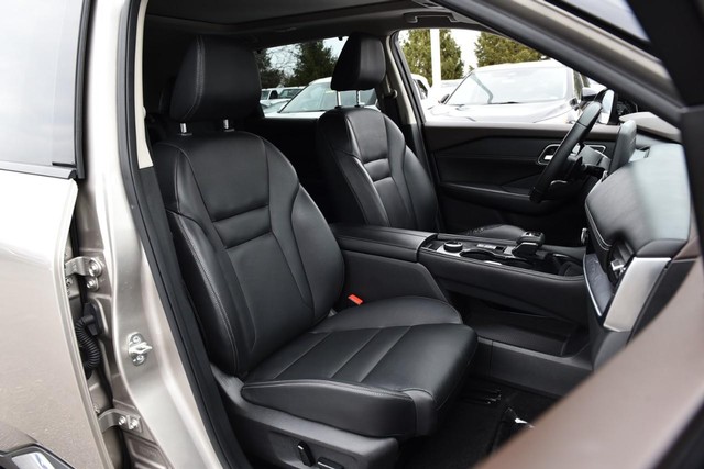 Nissan Rogue Vehicle Image 24