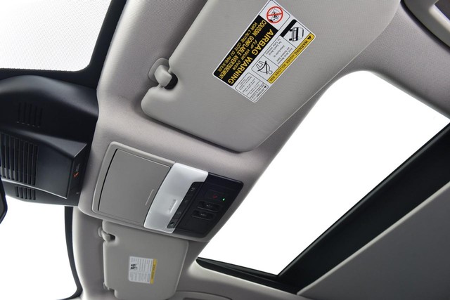 Nissan Rogue Vehicle Image 25