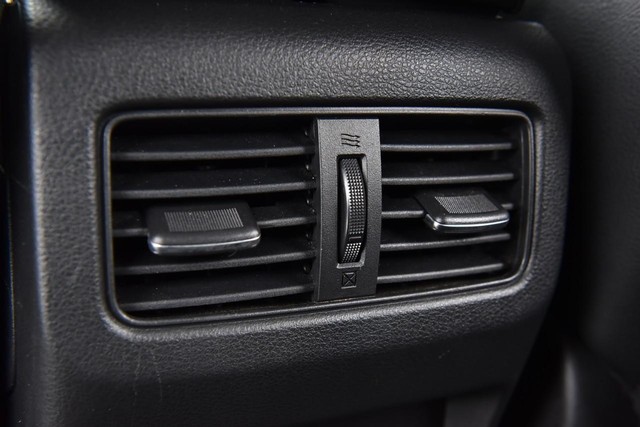 Nissan Rogue Vehicle Image 27