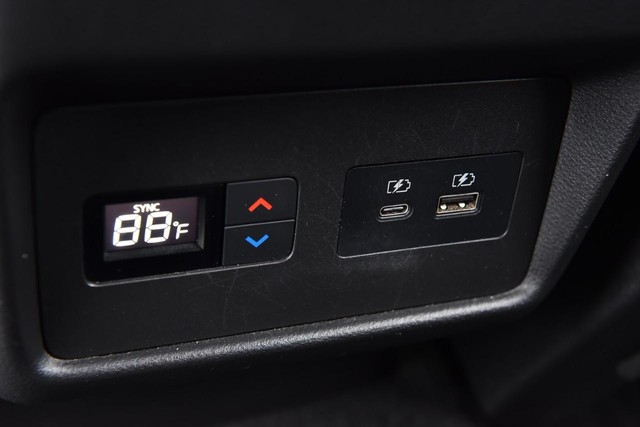 Nissan Rogue Vehicle Image 28