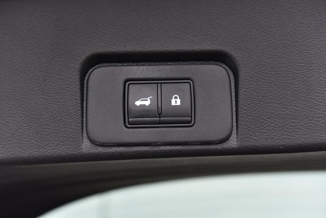 Nissan Rogue Vehicle Image 30