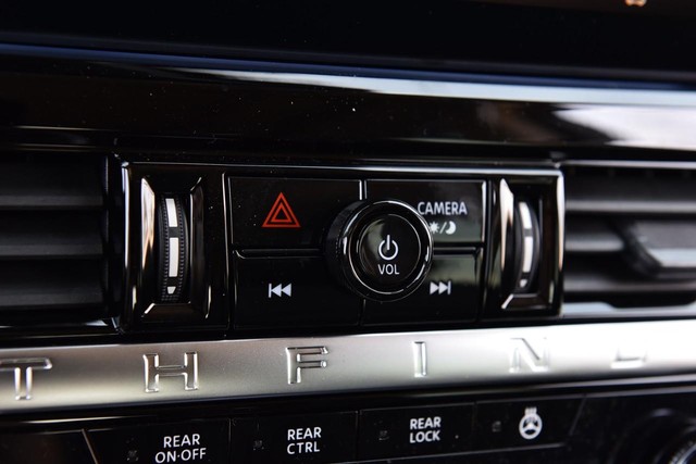 Nissan Pathfinder Vehicle Image 18