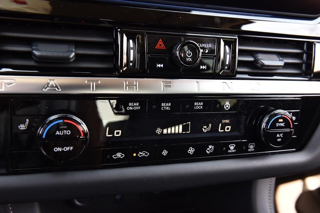 Nissan Pathfinder Vehicle Image 20