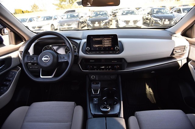 Nissan Rogue Vehicle Image 08