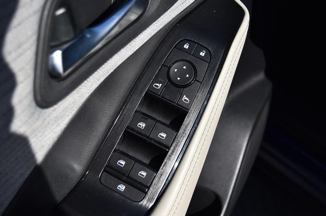 Nissan Rogue Vehicle Image 09