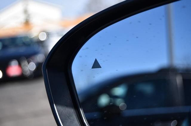 Nissan Rogue Vehicle Image 10