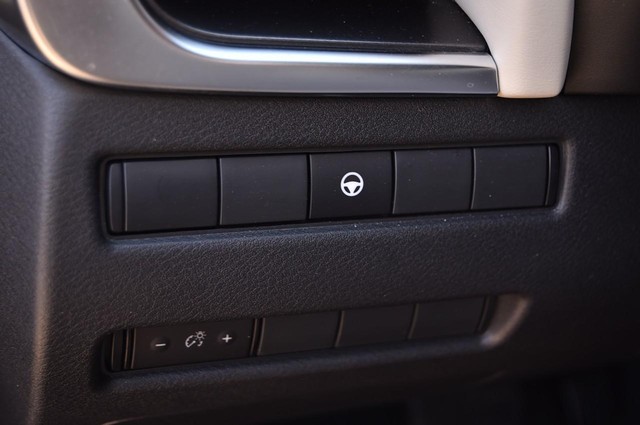 Nissan Rogue Vehicle Image 11