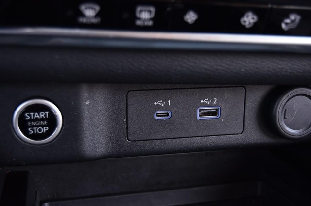 Nissan Rogue Vehicle Image 16