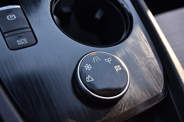 Nissan Rogue Vehicle Image 17