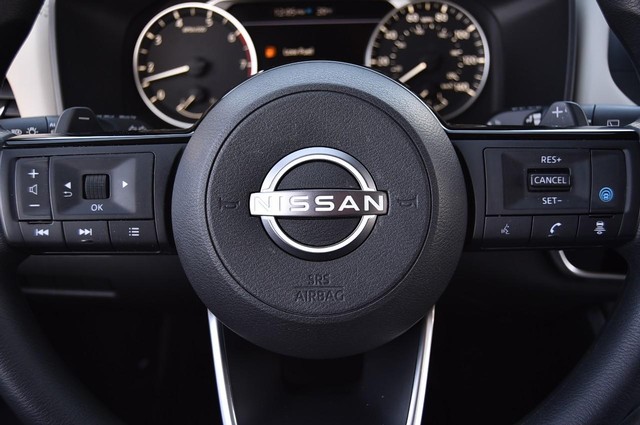 Nissan Rogue Vehicle Image 18