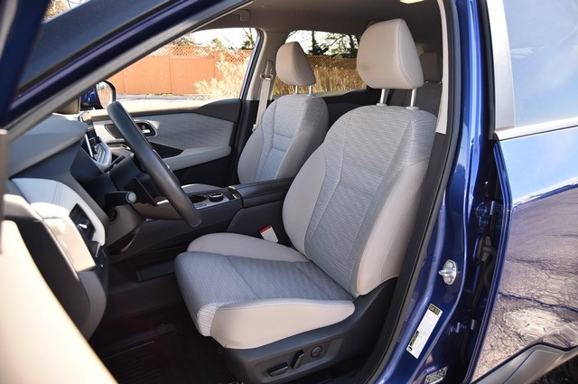 Nissan Rogue Vehicle Image 19