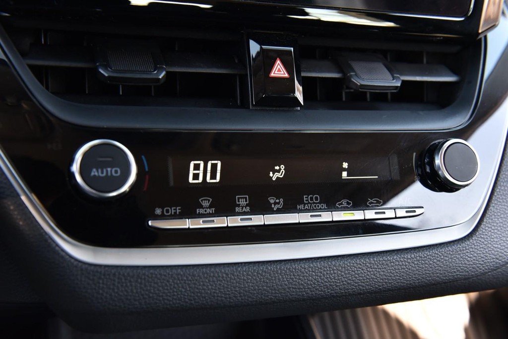 Toyota Corolla Vehicle Full-screen Gallery Image 12