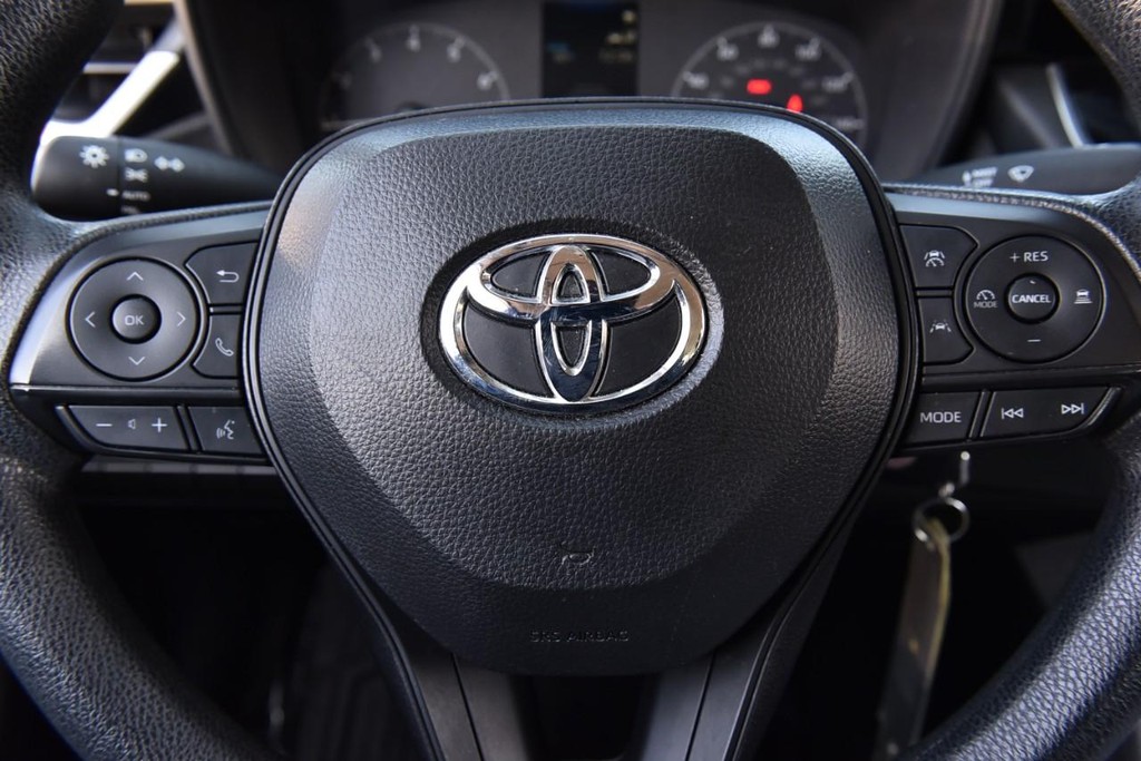 Toyota Corolla Vehicle Full-screen Gallery Image 13