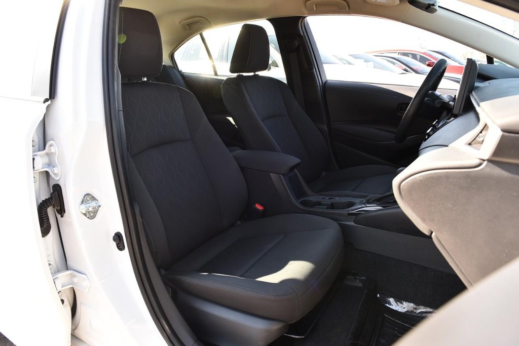 Toyota Corolla Vehicle Full-screen Gallery Image 15