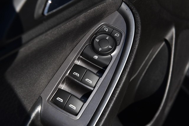 Chevrolet Malibu Vehicle Full-screen Gallery Image 09