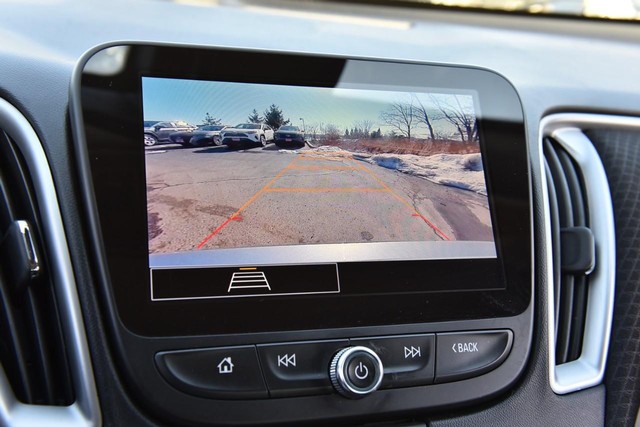 Chevrolet Malibu Vehicle Full-screen Gallery Image 12