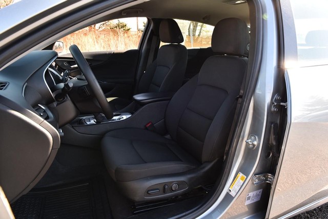 Chevrolet Malibu Vehicle Full-screen Gallery Image 18