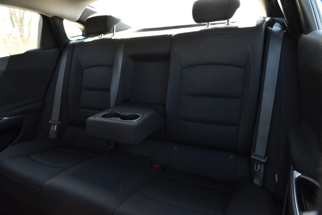 Chevrolet Malibu Vehicle Full-screen Gallery Image 20