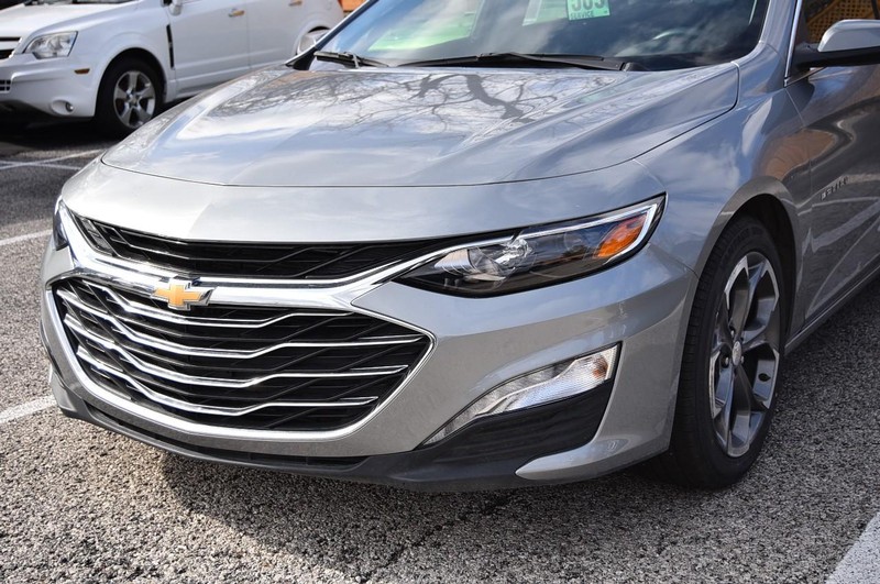 Chevrolet Malibu Vehicle Full-screen Gallery Image 02